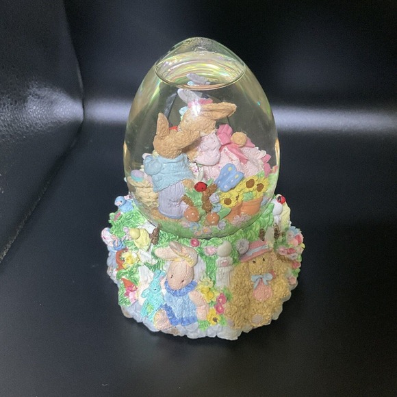 Easter Bunny Musical Snow Globe plays "Here Comes Peter Cottontail" - Picture 9 of 14